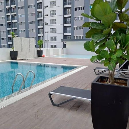 Impiana Homestay Near Putrajaya, Cyberjaya, Musliem Only,Wifi,Netflix Kampung Dengkil Exterior photo