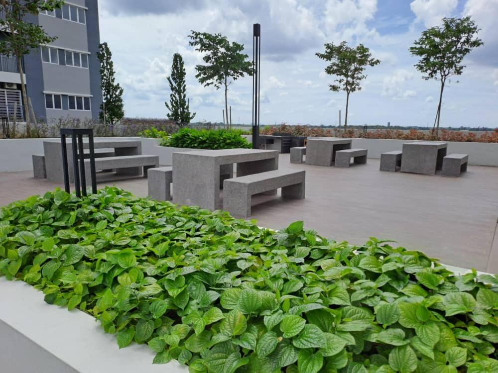 Impiana Homestay Near Putrajaya, Cyberjaya, Musliem Only,Wifi,Netflix Kampung Dengkil Exterior photo