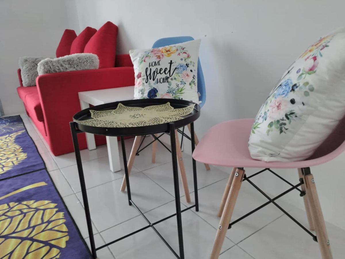 Impiana Homestay Near Putrajaya, Cyberjaya, Musliem Only,Wifi,Netflix Kampung Dengkil Exterior photo