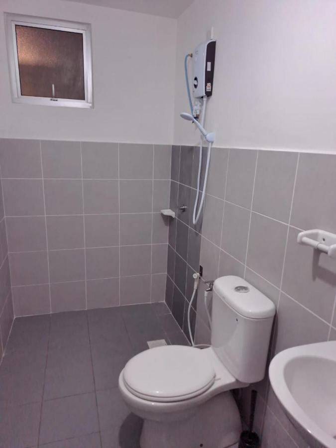 Impiana Homestay Near Putrajaya, Cyberjaya, Musliem Only,Wifi,Netflix Kampung Dengkil Exterior photo