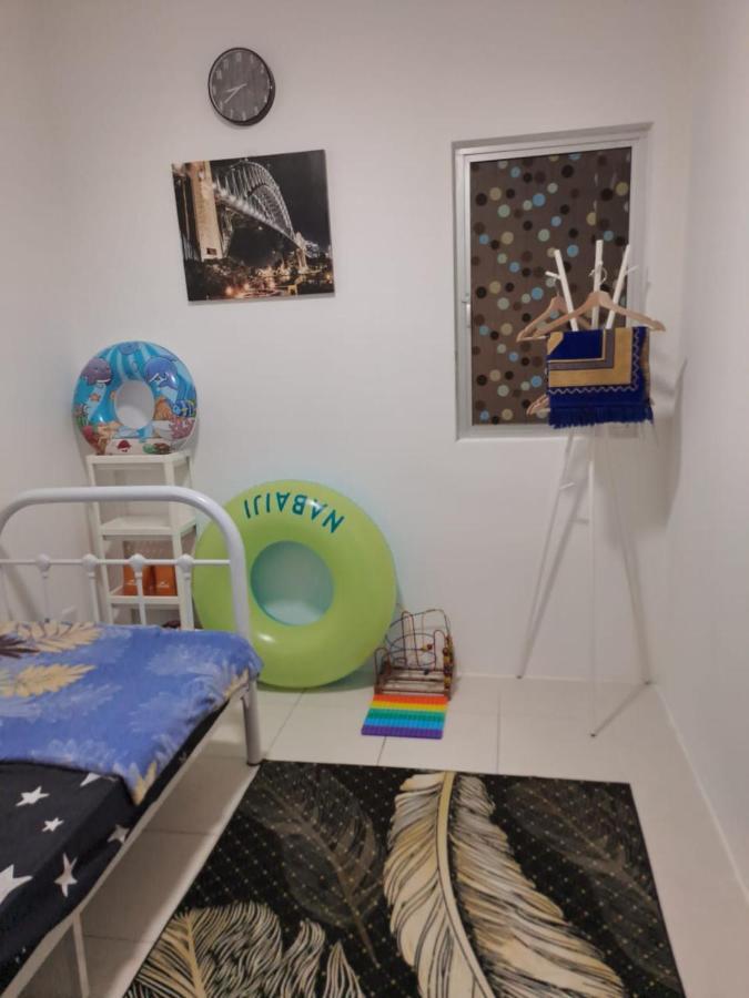 Impiana Homestay Near Putrajaya, Cyberjaya, Musliem Only,Wifi,Netflix Kampung Dengkil Exterior photo