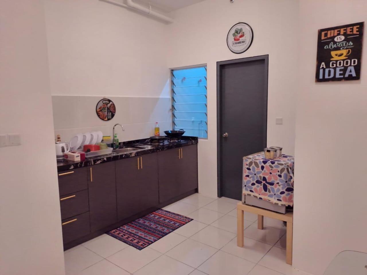 Impiana Homestay Near Putrajaya, Cyberjaya, Musliem Only,Wifi,Netflix Kampung Dengkil Exterior photo